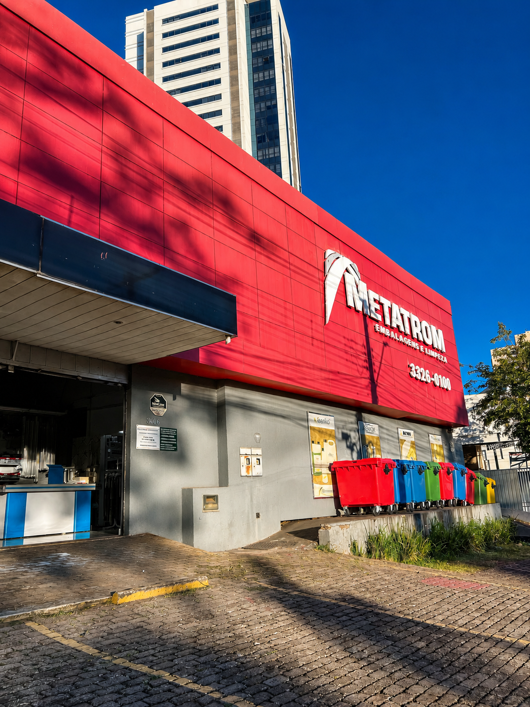 Fachada real da loja Metatrom na Avenida Ceará em Campo Grande
